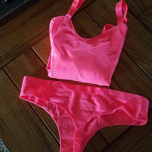 Garment - Picture 2 of 2